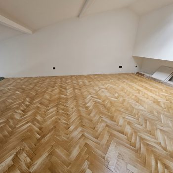 Parquet en chevrons avec mise a la teinte effet patiné